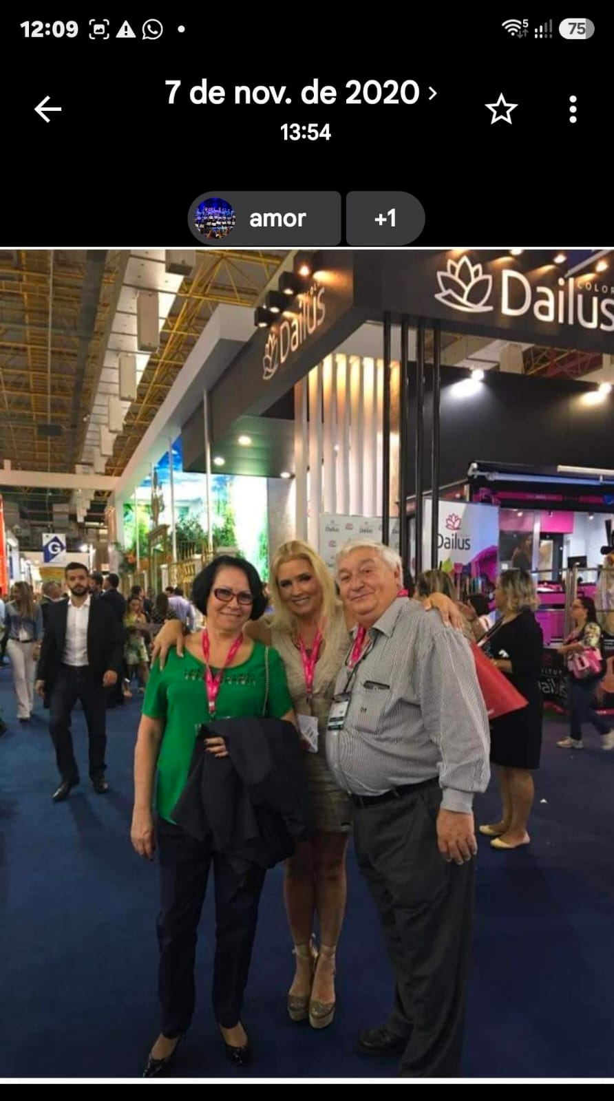 Erica, Alessandra e Roberto em feira da Dailus