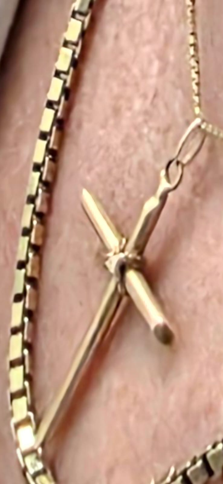Crucifixo de Giuseppina usado por Erica